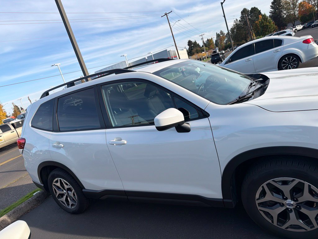 Used 2019 Subaru Forester Premium AWD/4WD image 2