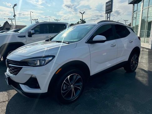 Used 2022 Buick Encore GX Select AWD/4WD image 2