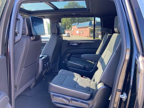 New 2025 Chevrolet Suburban Premier AWD/4WD image 14