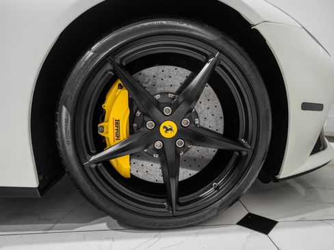 Used 2017 Ferrari F12 Berlinetta RWD image 18