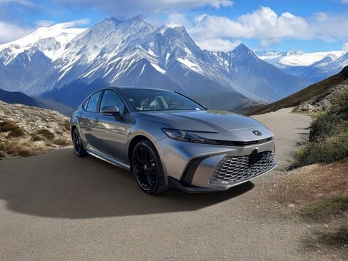 Used 2025 Toyota Camry SE image 7