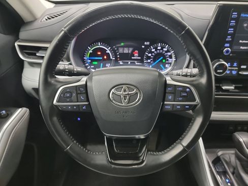 Used 2020 Toyota Highlander XLE AWD/4WD image 17