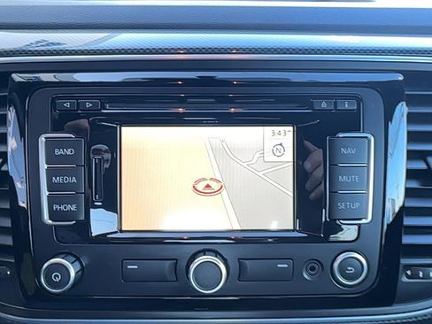 Used 2012 Volkswagen Beetle 2.0T image 8