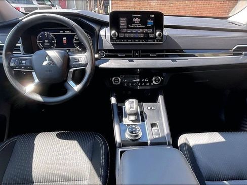 Used 2025 Mitsubishi Outlander ES AWD/4WD image 14