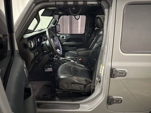 Used 2019 Jeep Wrangler Unlimited Sahara image 6