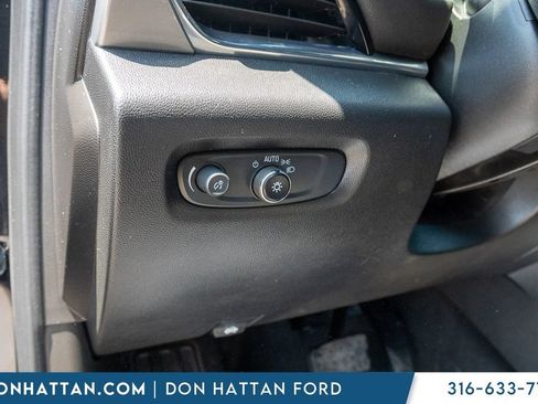 Used 2023 Chevrolet Traverse LT AWD/4WD image 17