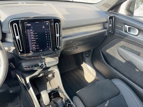 Certified 2023 Volvo XC40 Recharge Ultimate image 25