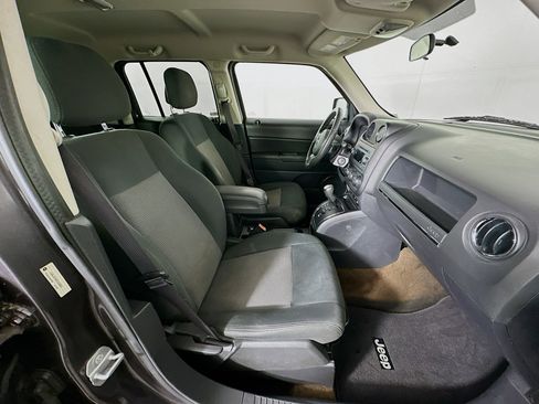 Used 2015 Jeep Patriot Latitude AWD/4WD image 27