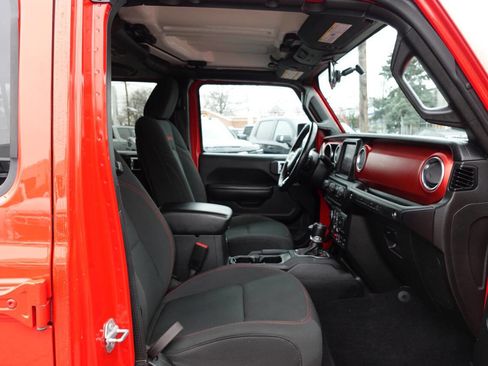 Used 2021 Jeep Wrangler Unlimited Rubicon w/ Dual Top Group AWD/4WD image 45