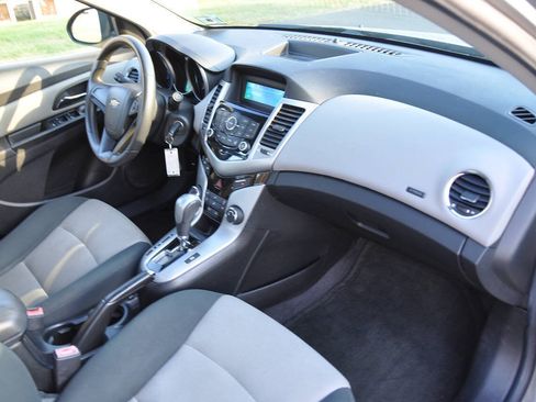 Used 2012 Chevrolet Cruze LS w/ Connectivity Package FWD image 29