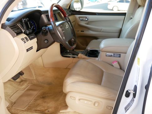 Used 2010 Lexus LX 570 4WD image 4