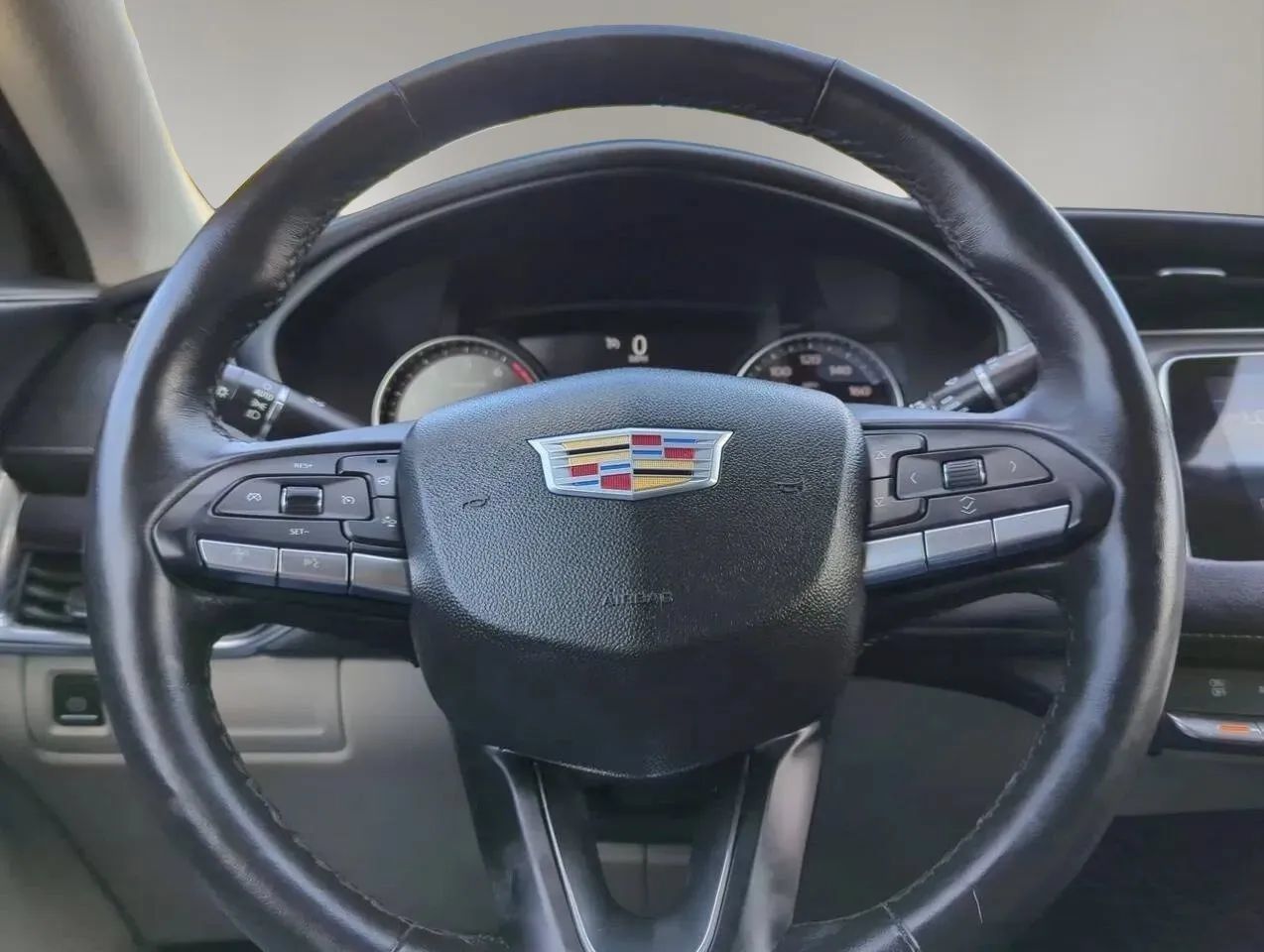 Used 2023 Cadillac XT4 Luxury w/ Cold Weather Package AWD/4WD image 13