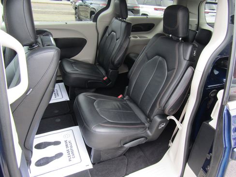 Used 2019 Chrysler Pacifica Touring-L Plus w/ Advanced Safetytec Group image 14