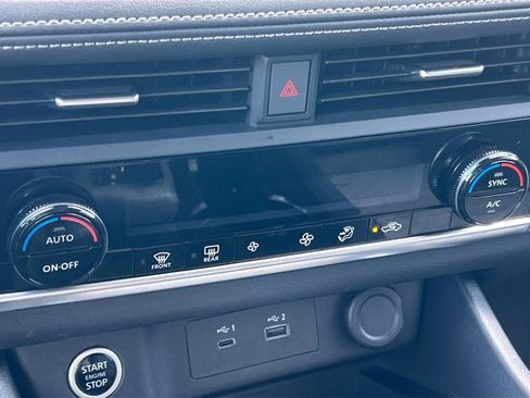 Used 2023 Nissan Rogue SV image 22