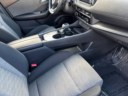 Certified 2023 Nissan Rogue SV image 18