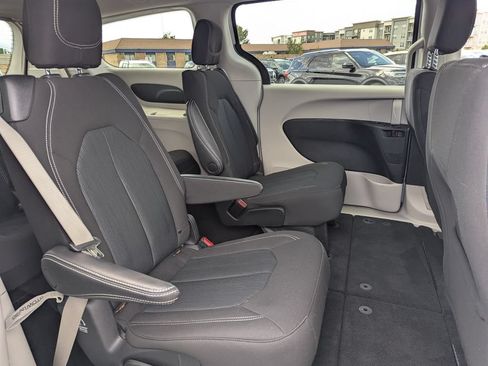 Used 2022 Chrysler Voyager LX FWD image 33