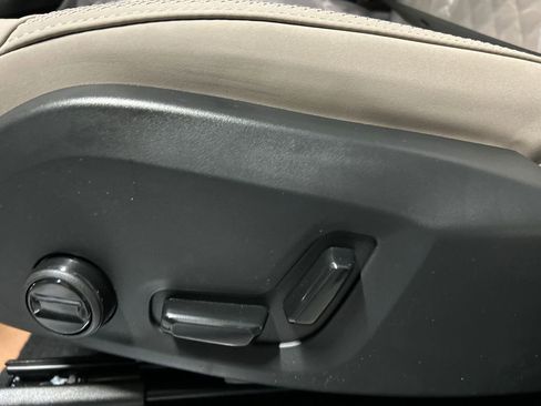 New 2026 Volvo XC90 B6 Plus w/ Protection Package Premier image 11