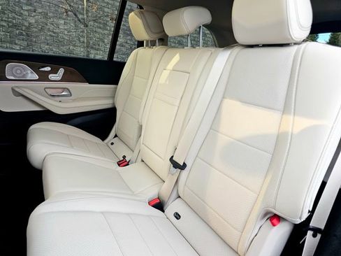 Used 2022 Mercedes-Benz GLS 450 4MATIC image 25