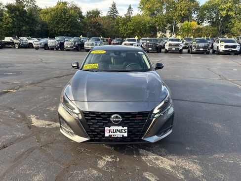 Used 2024 Nissan Altima 2.5 SR w/ SR Premium Package image 9