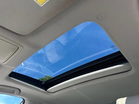 Used 2018 Honda Accord Touring image 19