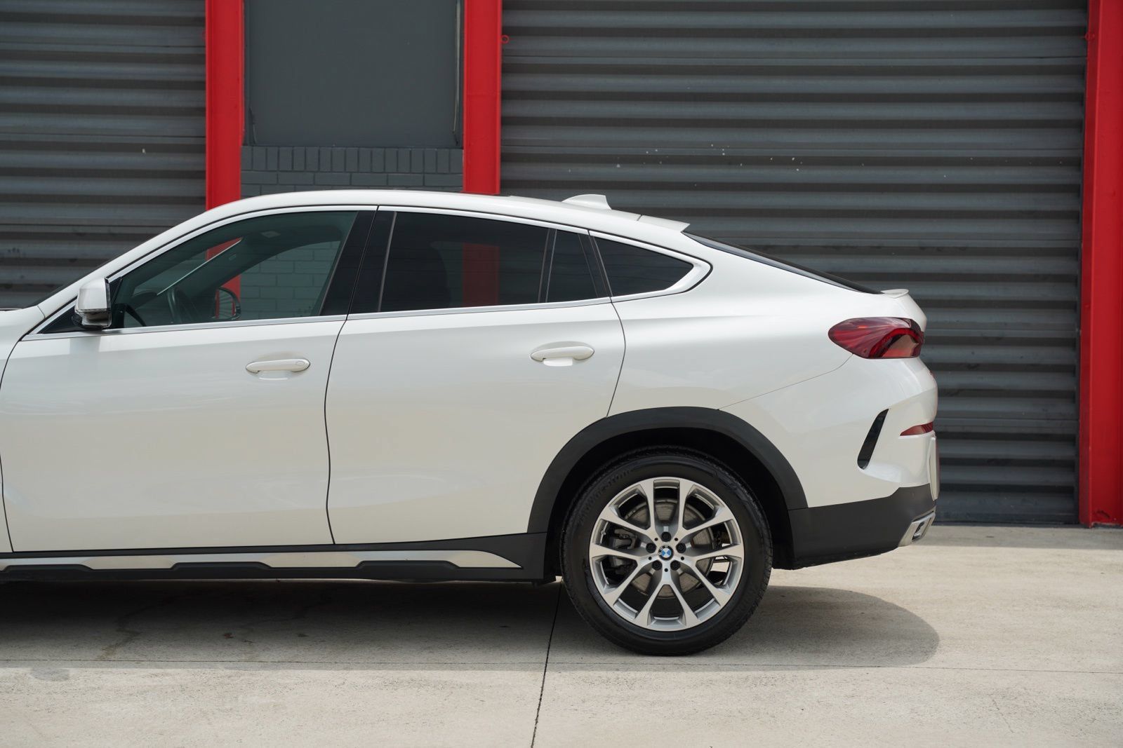 Used 2021 BMW X6 xDrive40i w/ Premium Package AWD/4WD image 11