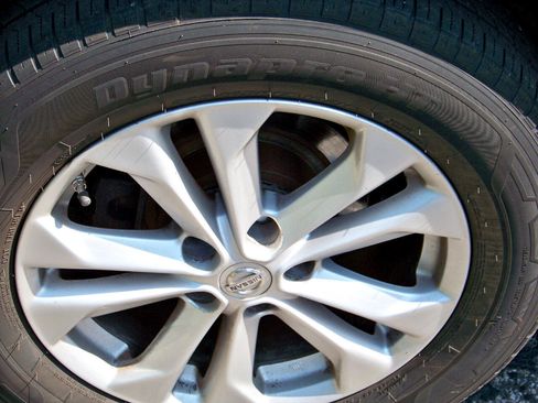 Used 2014 Nissan Rogue SV w/ SV Premium Package image 21