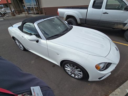 Used 2017 FIAT 124 Spider Lusso image 2