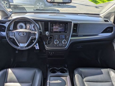 Used 2020 Toyota Sienna SE w/ Carpet Mat Package image 16