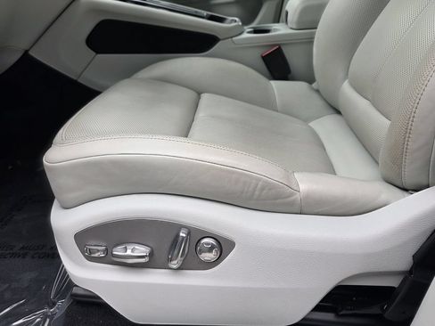 Certified 2023 Porsche Macan S AWD/4WD image 13