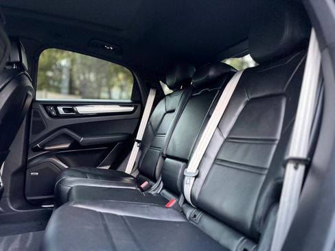 Used 2023 Porsche Cayenne Platinum Edition w/ Towing Package w/o Tow Ball image 16