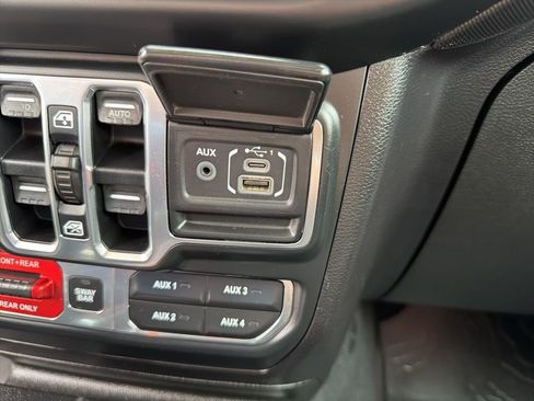 Used 2018 Jeep Wrangler Unlimited Rubicon image 46