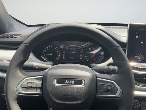 Used 2024 Jeep Compass Latitude AWD/4WD image 14