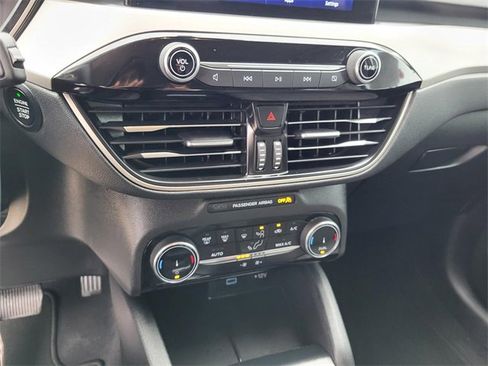 Used 2022 Ford Escape SE w/ SE Sport Appearance Package image 7