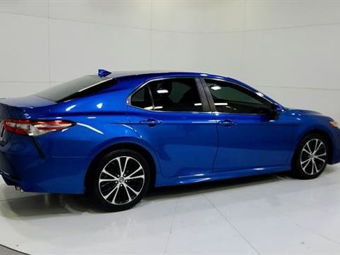 Used 2019 Toyota Camry SE FWD image 8