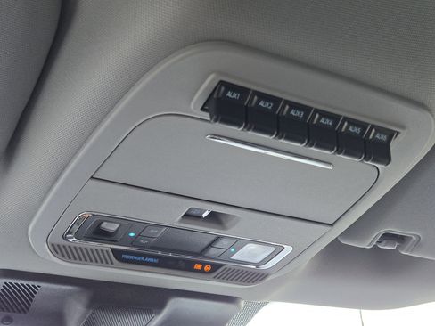 New 2026 Ford F250 Lariat w/ Black Appearance Package image 32