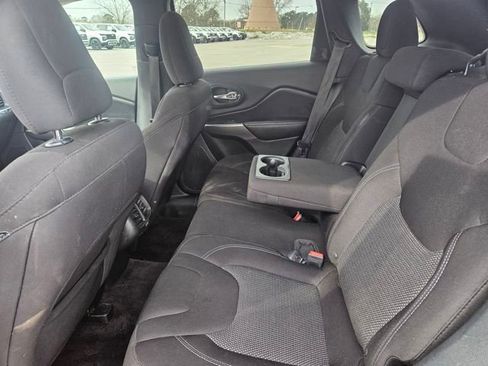 Used 2019 Jeep Cherokee Latitude w/ Popular Appearance Group image 24