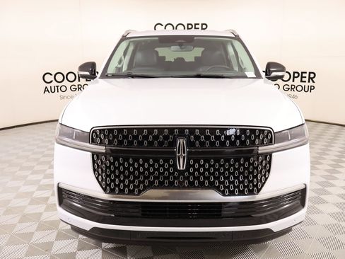 New 2026 Lincoln Navigator Premiere AWD/4WD image 9