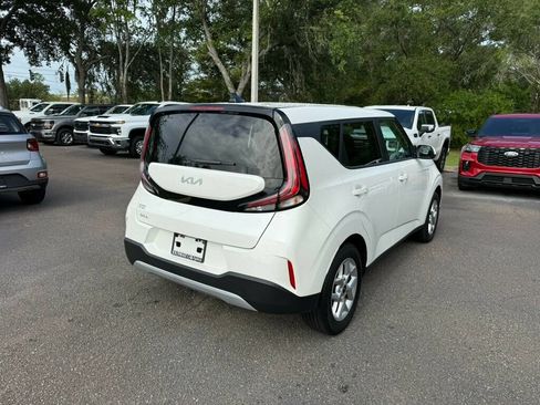 Used 2025 Kia Soul LX w/ LX Technology Package FWD image 10