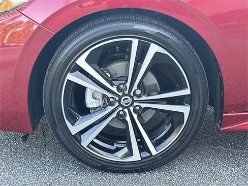 Used 2023 Nissan Sentra SR w/ SR Premium Package image 34