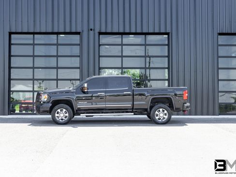 Used 2018 GMC Sierra 2500 SLT w/ Duramax Plus Package AWD/4WD image 1