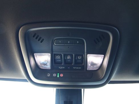 Used 2023 Chevrolet Traverse RS AWD/4WD image 37