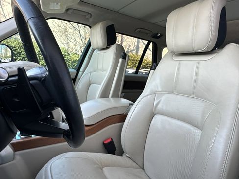 Used 2019 Land Rover Range Rover HSE image 22
