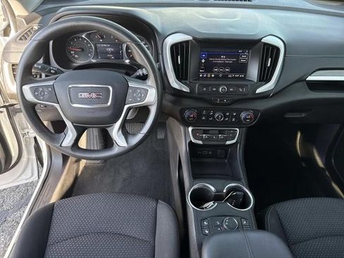 Used 2024 GMC Terrain SLE w/ Driver Convenience Package FWD image 17