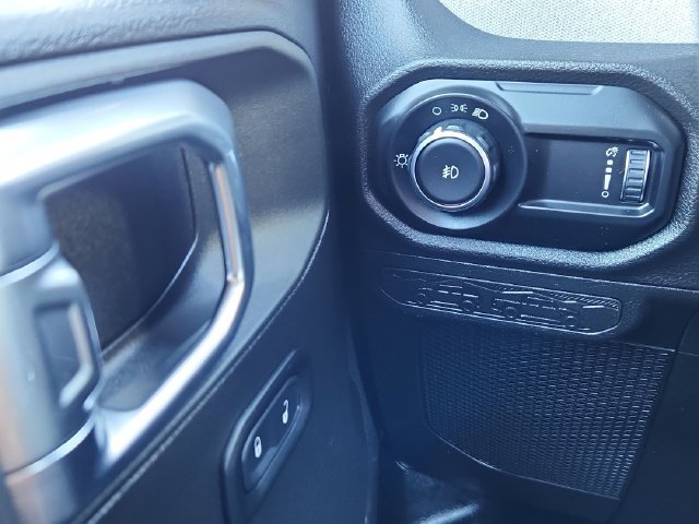 Used 2025 Jeep Wrangler Sport AWD/4WD image 35