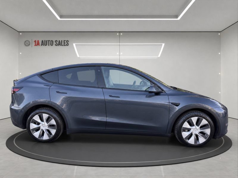 Used 2022 Tesla Model Y Long Range AWD/4WD image 6