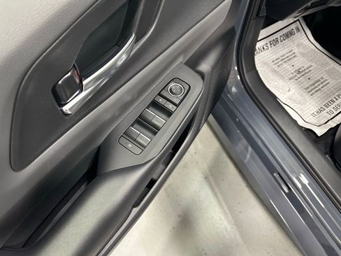 Used 2025 Toyota Prius XLE image 9