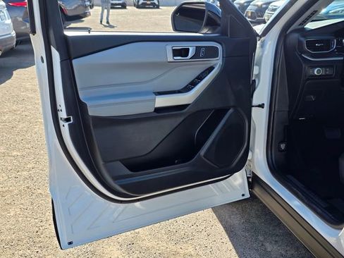 Used 2022 Ford Explorer XLT image 20
