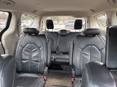 Used 2017 Chrysler Pacifica Touring-L Plus w/ Tire & Wheel Group image 30