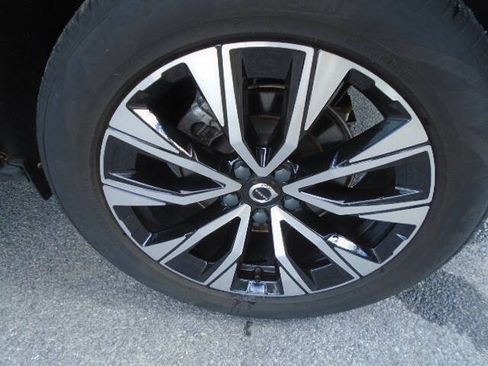 Used 2024 Volvo XC60 B5 Plus w/ Climate Package AWD/4WD image 16
