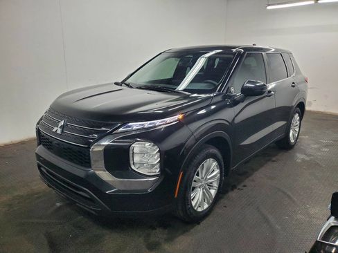 Used 2022 Mitsubishi Outlander ES image 1